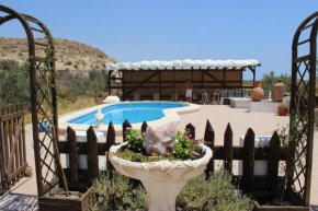 Las 3 Casas Cuevas entre montañas y a 5 minutos en coche a la playa